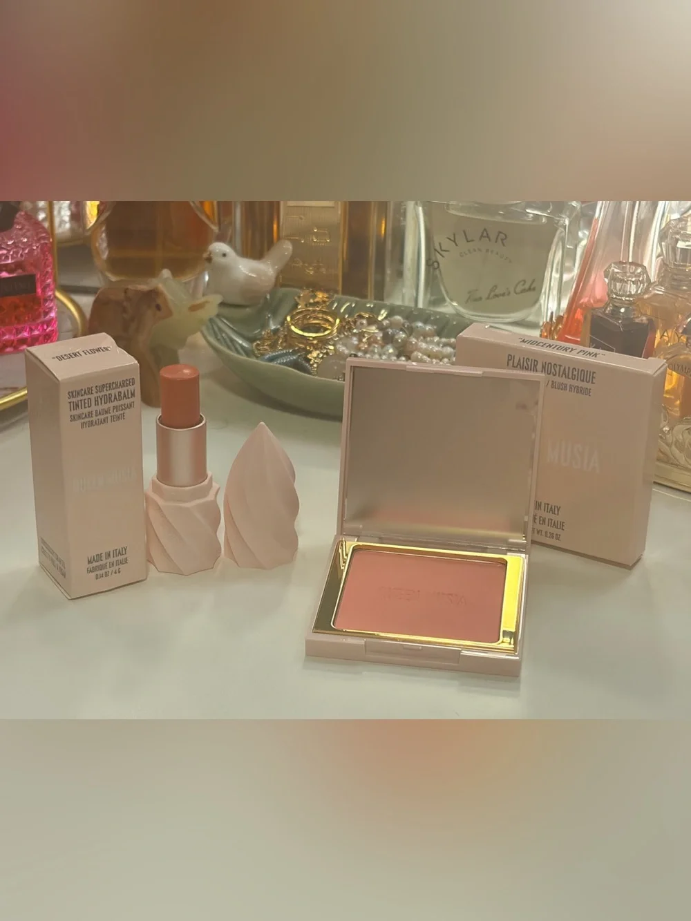 Queen Musia Plaisir Nostalgigue Hybrid Blush & Tinted Hydrabalm